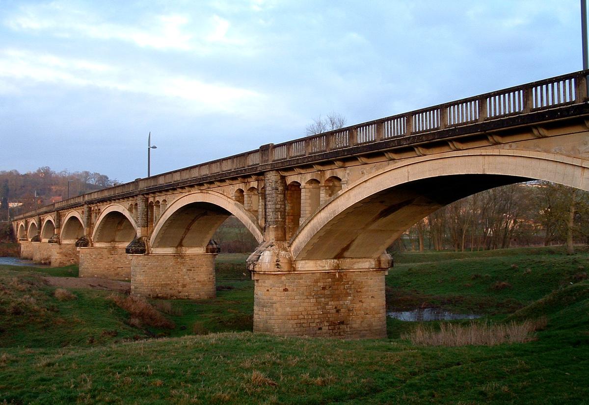 Pont d'Iguerande - Ensemble vu de l'aval 