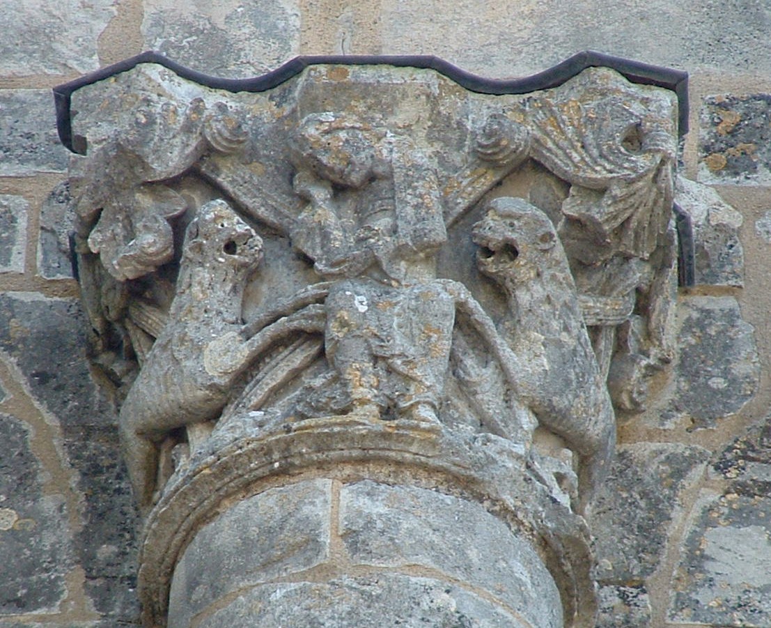Déols - Ancienne abbatiale Notre-Dame - Chapiteau de David dans la fosse aux lions 