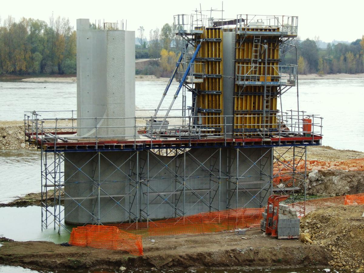 Tours - Doublement du pont de Saint-Cosme - Une pile en cours de construction 