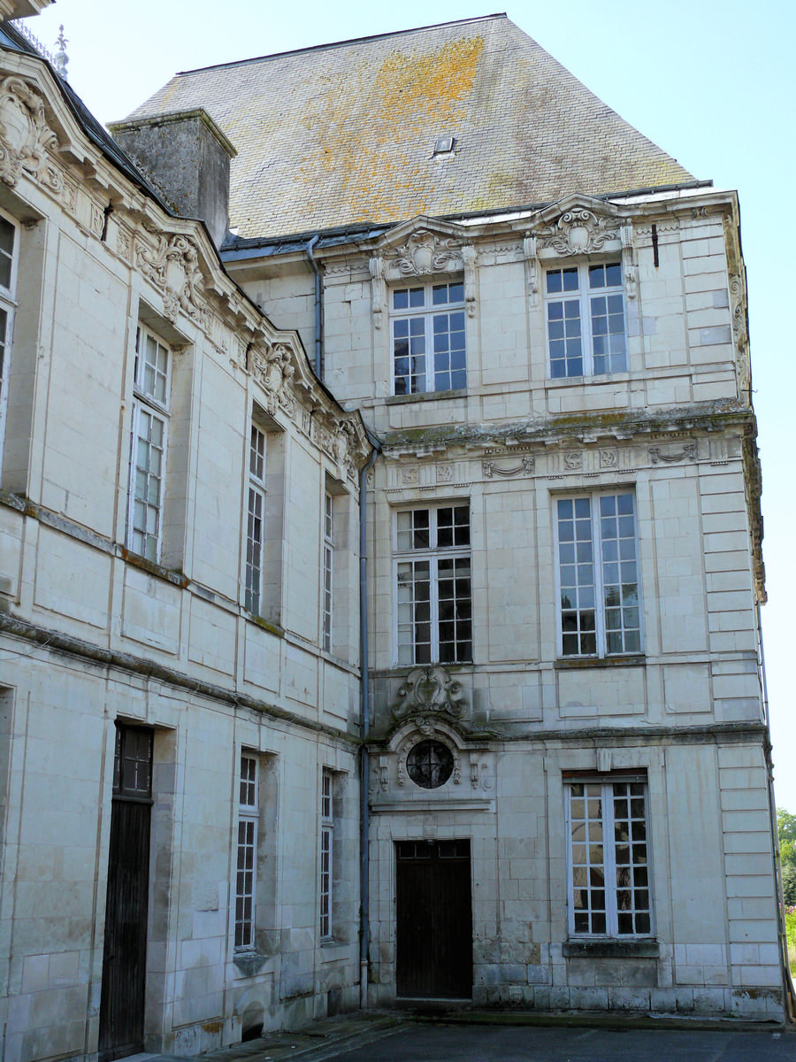 Preuilly-sur-Claise - Hôtel de La Rallière - Façade côté abbatiale 