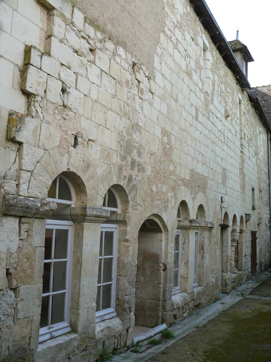 Preuilly-sur-Claise - Abbaye Saint-Pierre - Vestiges des bâtiments monastiques au sud 