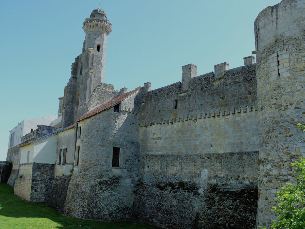 Château du Grand-Pressigny - L'enceinte du château 