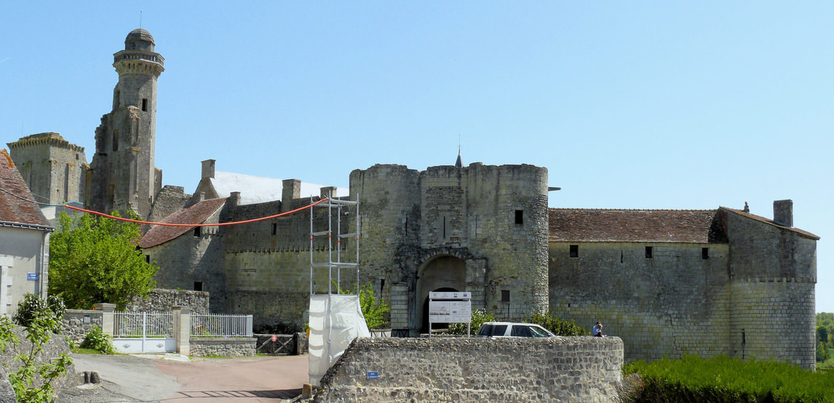Château du Grand-Pressigny - L'enceinte du château - Entrée 