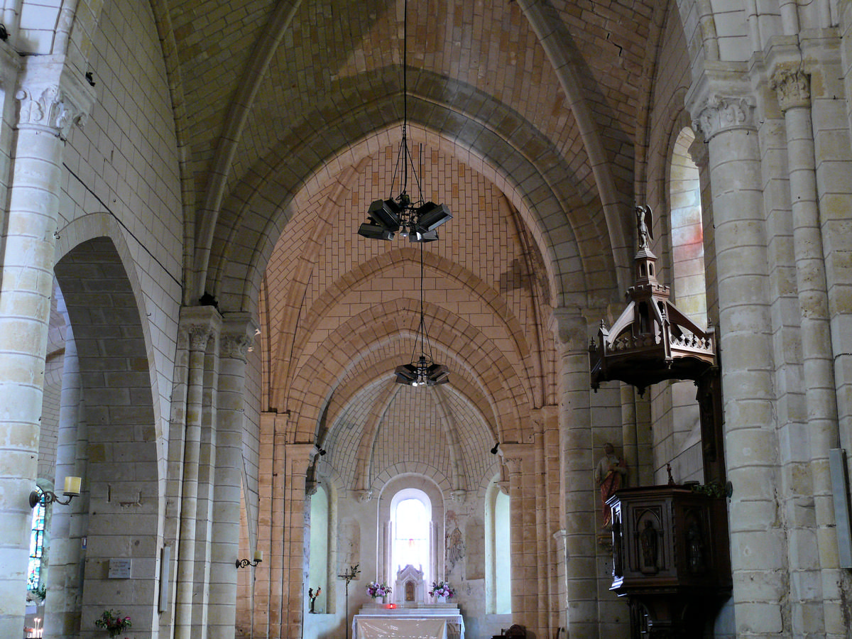 Azay-le-Rideau - Eglise Saint-Symphorien - Nef de la partie sud de l'église 