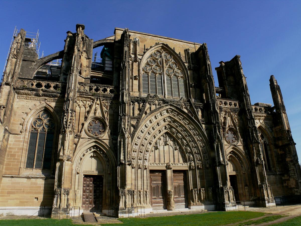 Saint-Antoine-l'Abbaye - Abbaye de Saint-Antoine - Façade de l'abbatiale construite en 1297 