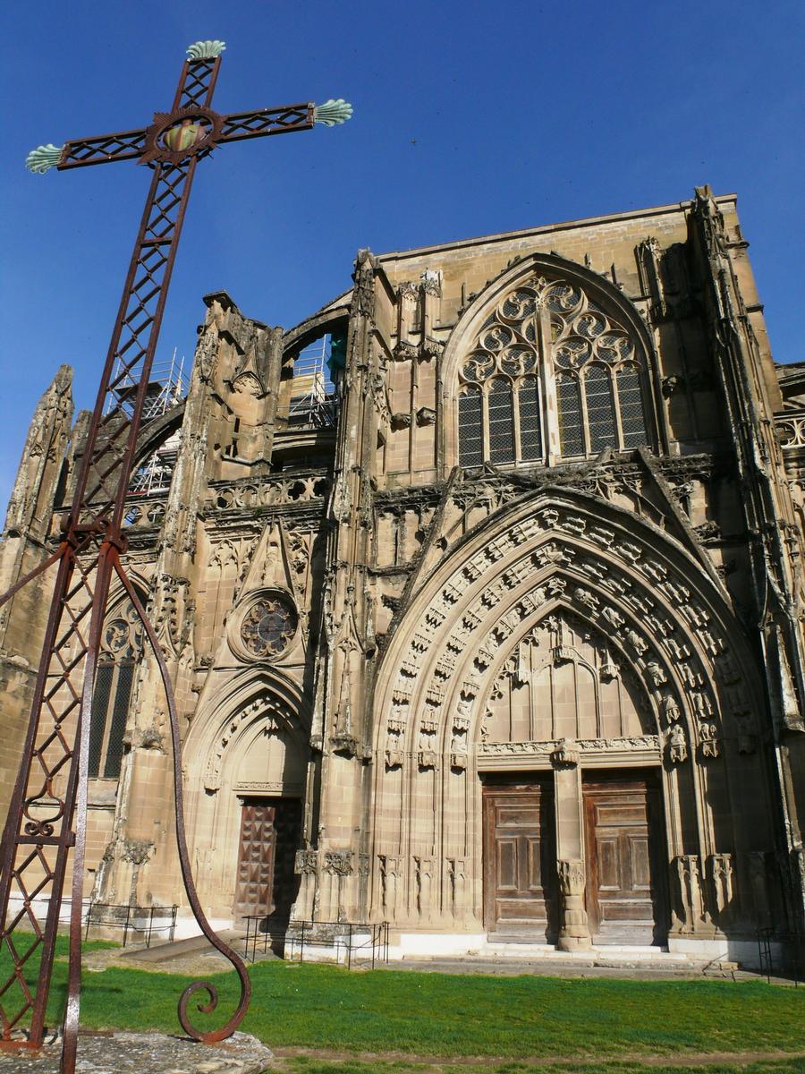 Saint-Antoine-l'Abbaye - Abbaye de Saint-Antoine - Façade de l'abbatiale construite en 1297 