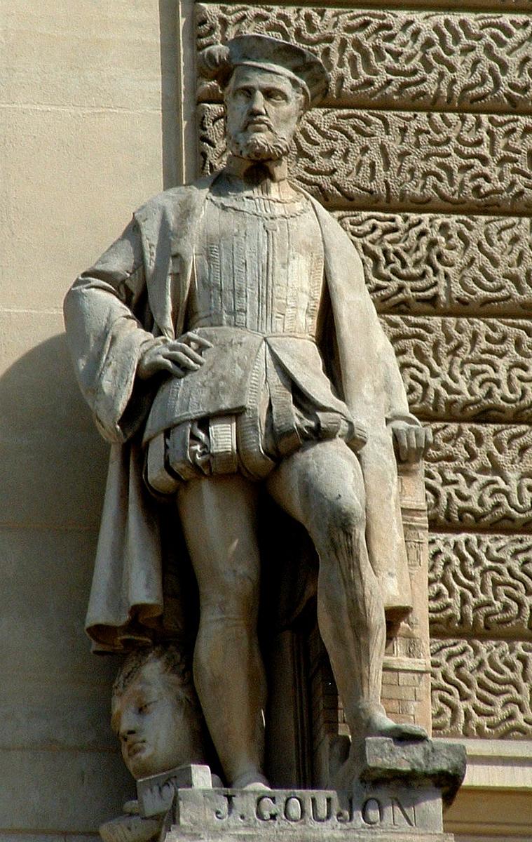 Statue de Jean Goujon sur la façade du Palais du Louvre 