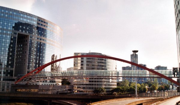 Japan Bridge et immeuble Kupka, La Défense, Paris 
