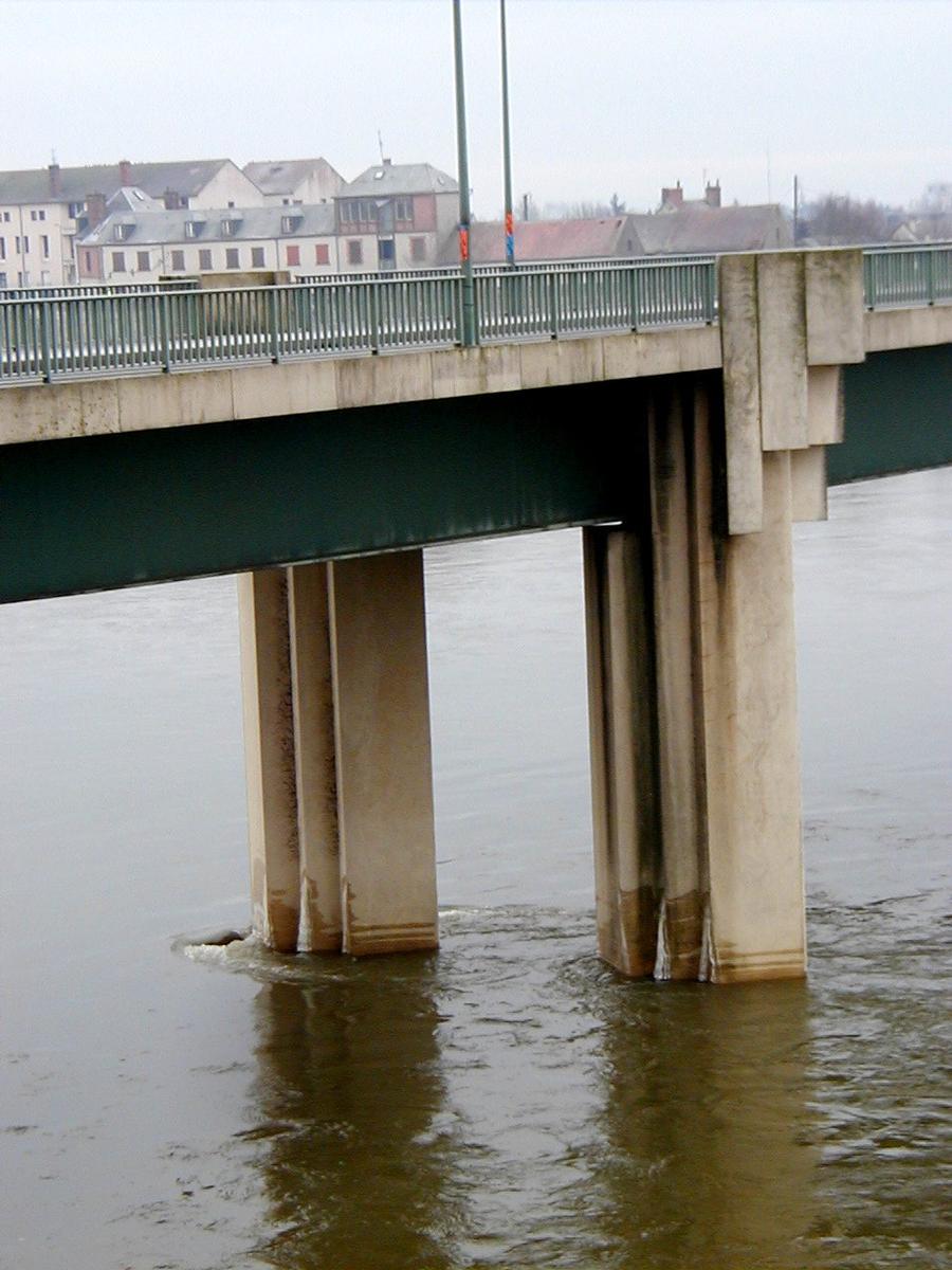 Jargeau - Pont sur la Loire - Une pile 