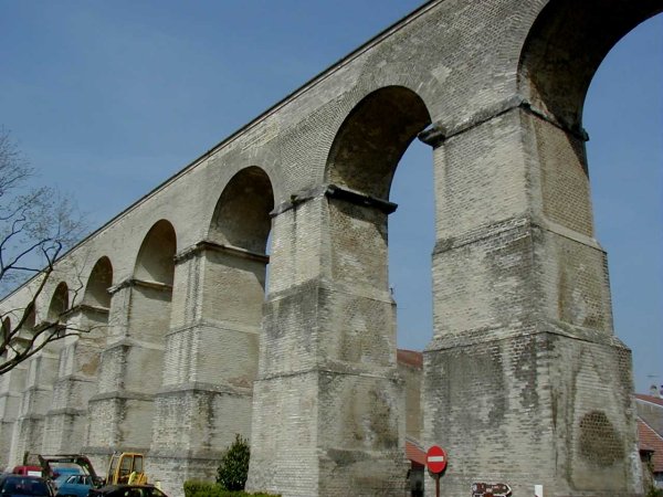 Aquädukt bei Jouy-aux-Arches 