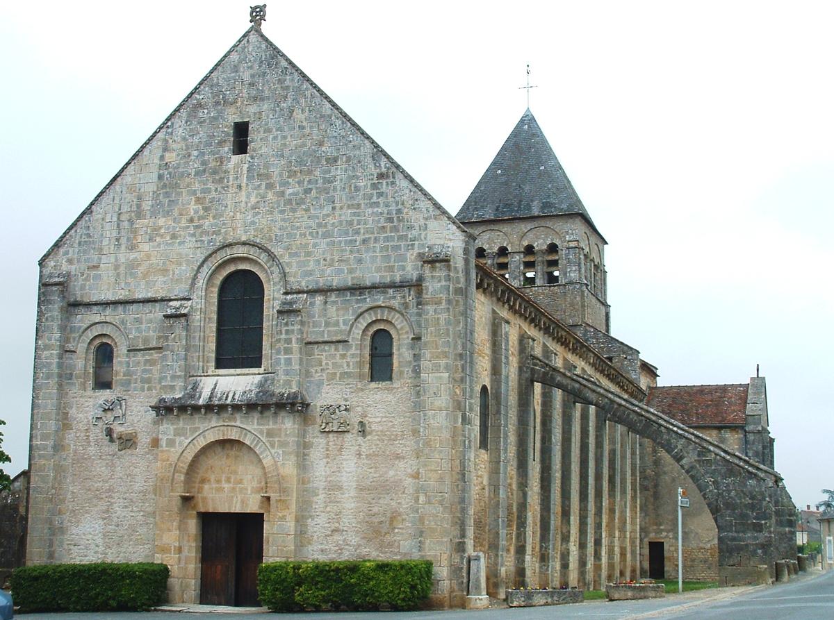 La Celle - Eglise Saint-Blaise - Ensemble avec le portail occidental 
