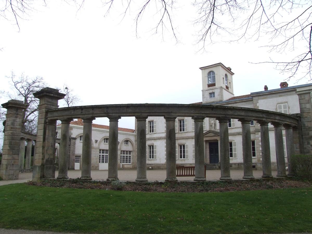 Fiche média no. 76694 La Garenne Lemot - Villa Lemot réalisée à partir de 1824 par l'architecte Parisien Pierre-Louis Van Cleemputte en s'inspirant des plans de Mathurin Crucy