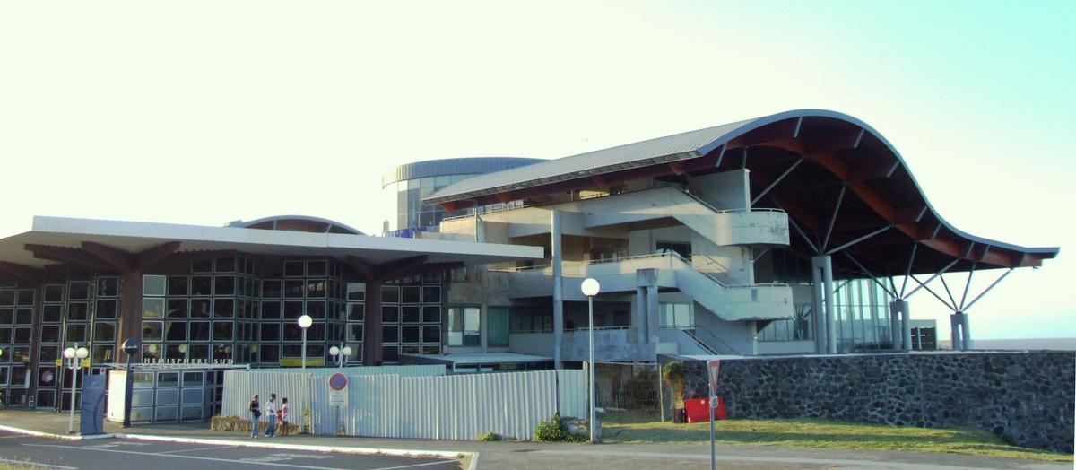 Réunion Roland Garros Airport 