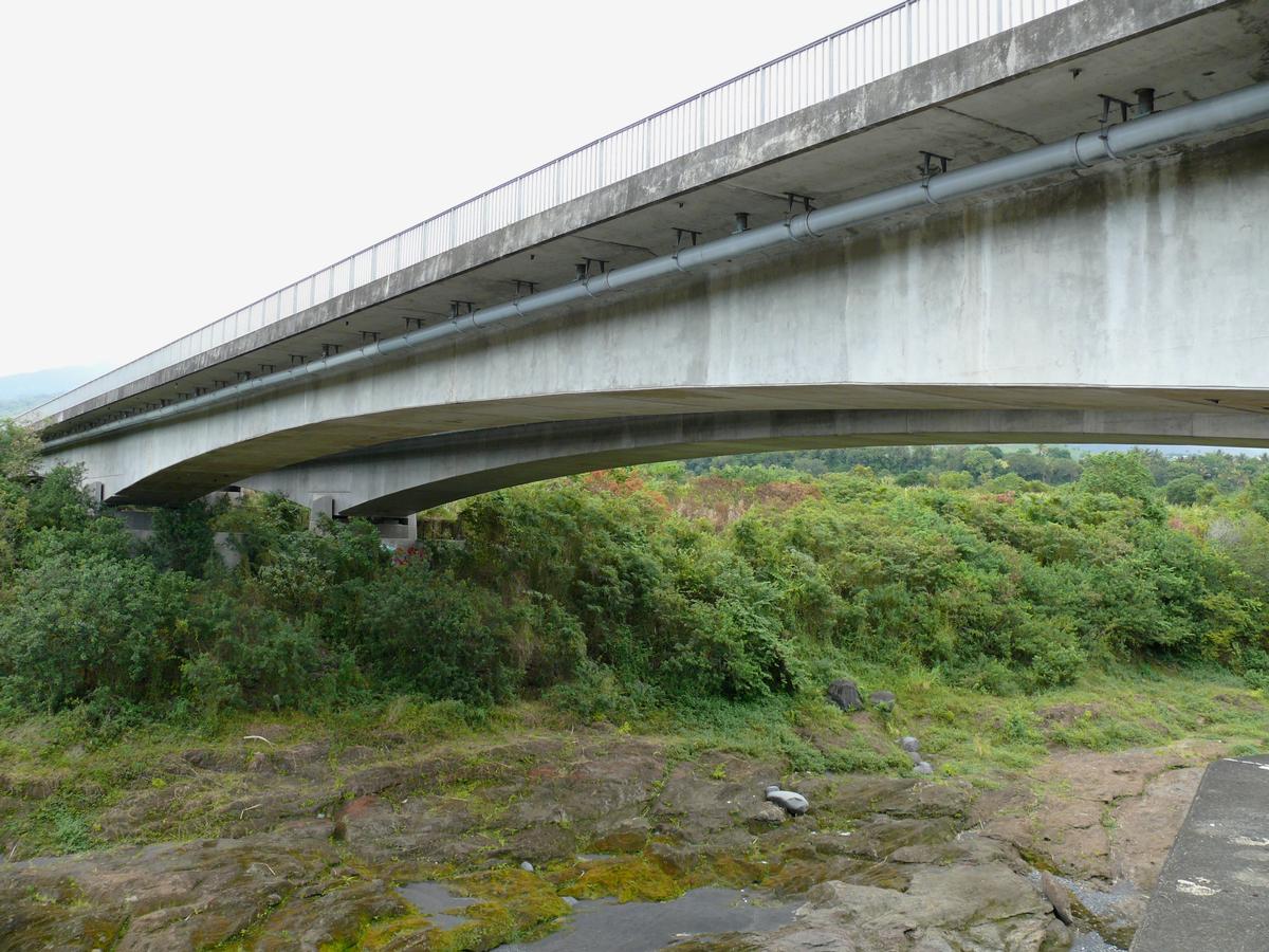 RN2 - Saint-André et Bras-Panon - Pont de la rivière du Mât - La travée au-dessus de la rivière du Mât 