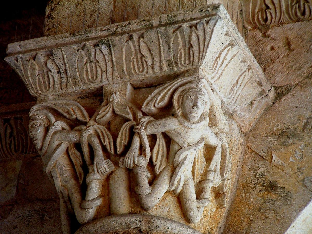 Abbaye de la Sauve-Majeure - Abbatiale - Chapiteau du choeur - «Ulysse» pris dans les lianes 