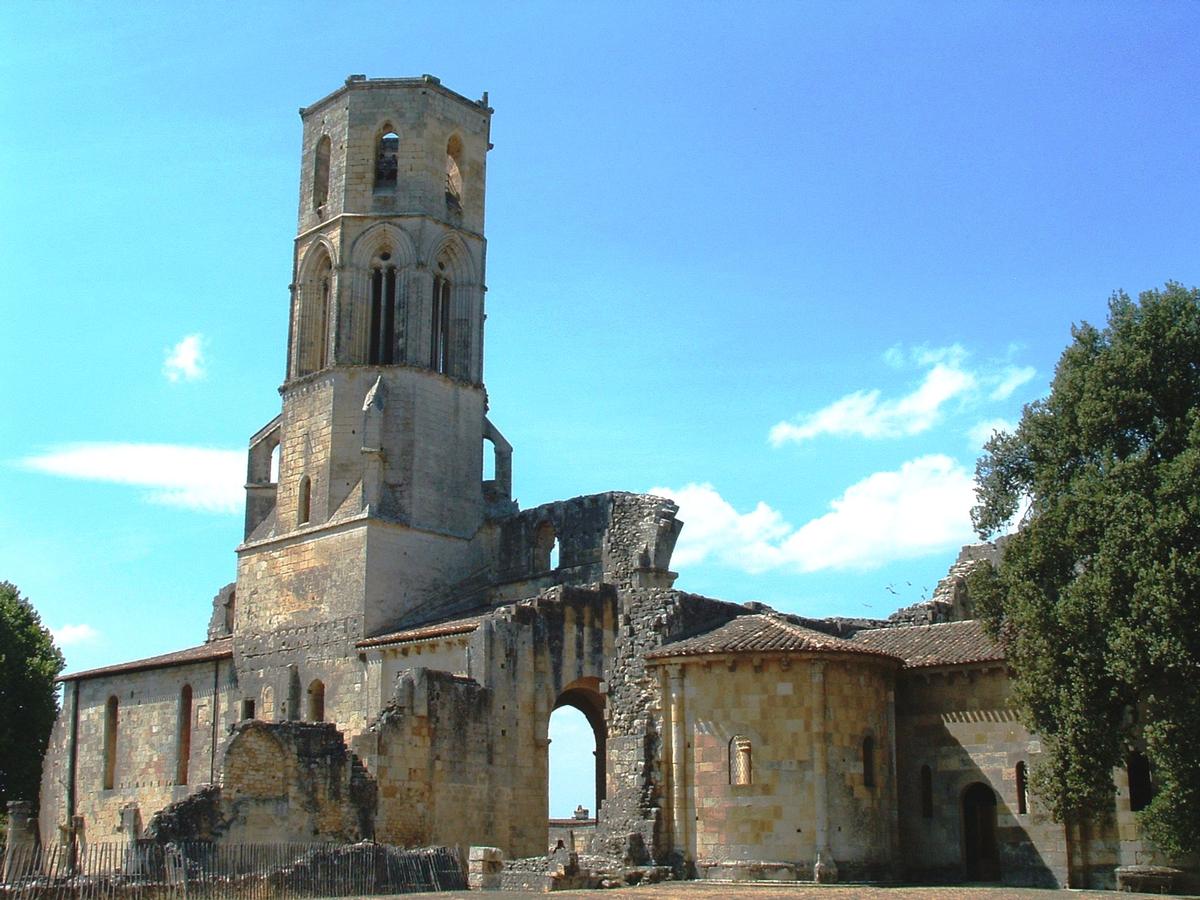 Abbaye de la Sauve-Majeure - L'abbatiale vue du chevet 