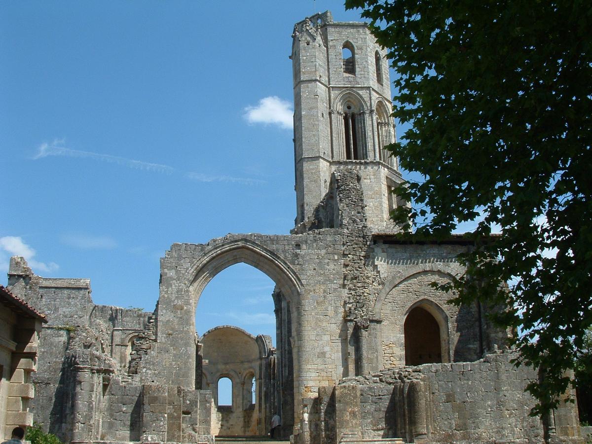 Abbaye de la Sauve-Majeure - Ensemble vu de l'Ouest 