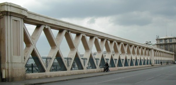 Pont de la rue La Fayette in Paris 