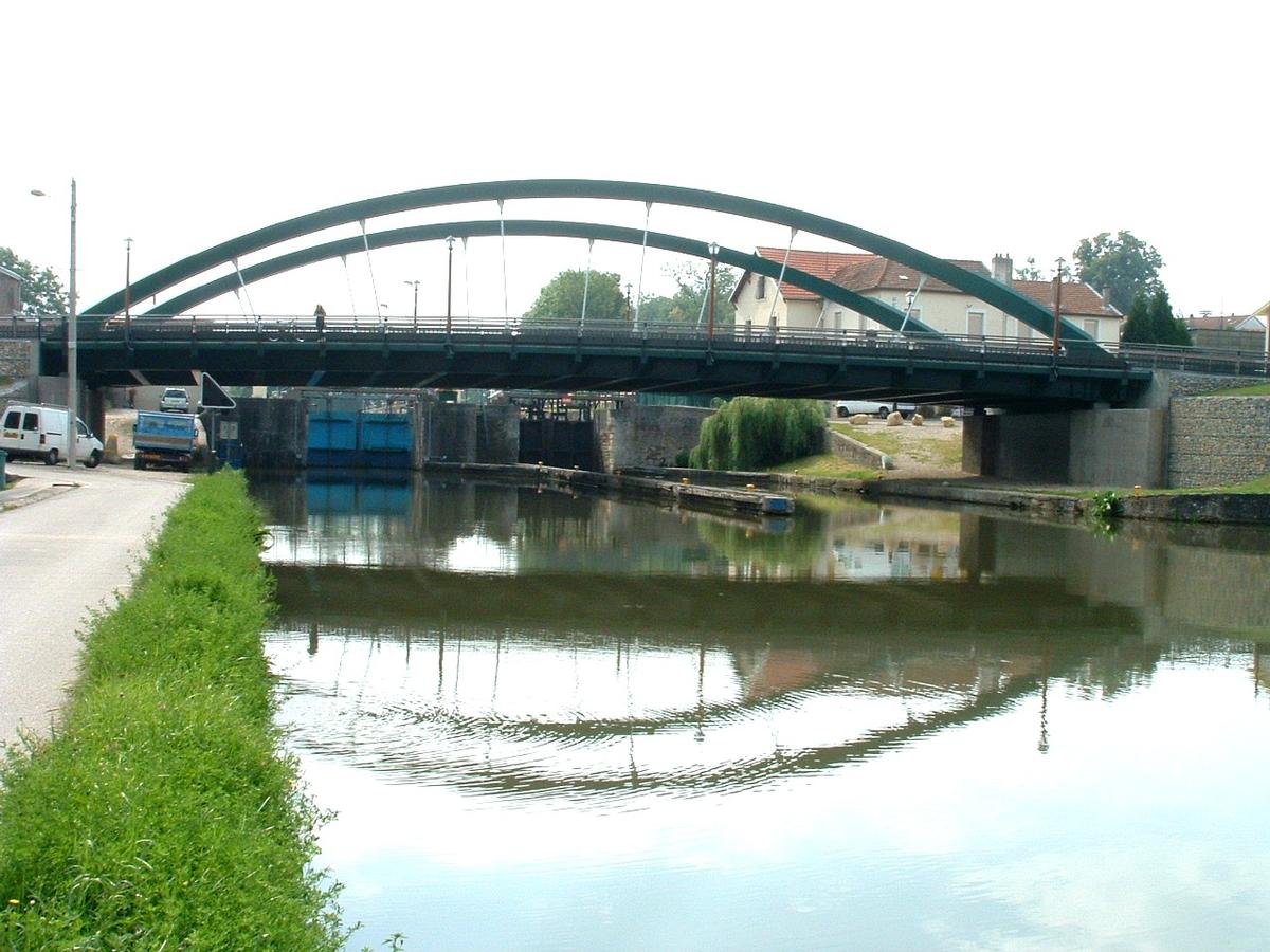 Pont de Laneuville-devant-NancyEnsemble et écluse du canal de la Marne au Rhin branche Est Pont de Laneuville-devant-Nancy Ensemble et écluse du canal de la Marne au Rhin branche Est