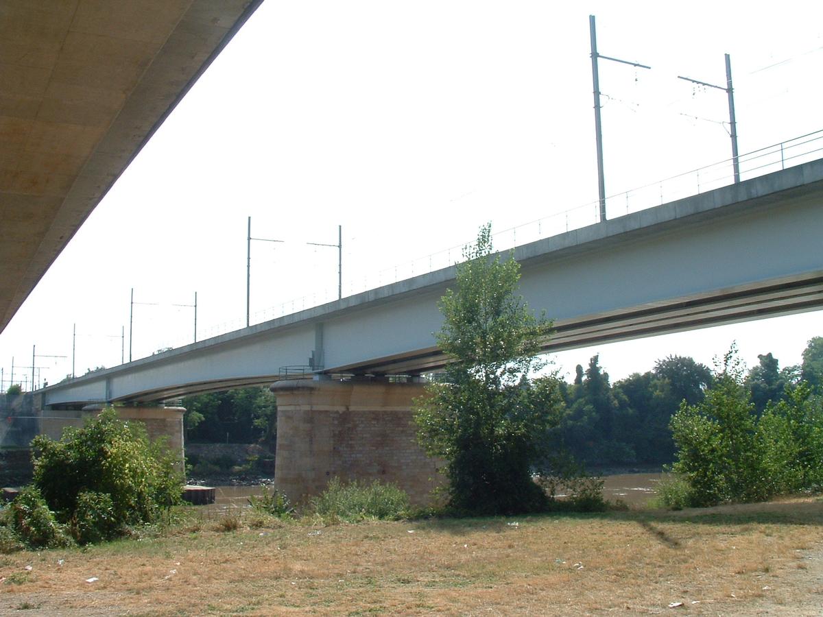 Langon - Nouveau viaduc ferroviaire - Ensemble à côté du pont routier 