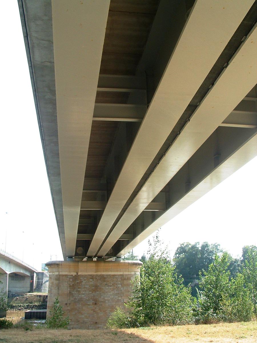 Neue Eisenbahnbrücke in Langon 