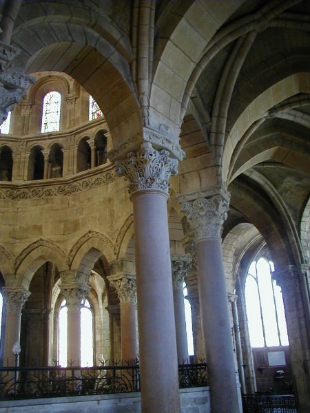 Cathédrale Saint-Mammès de Langres.Choeur et déambulatoire 