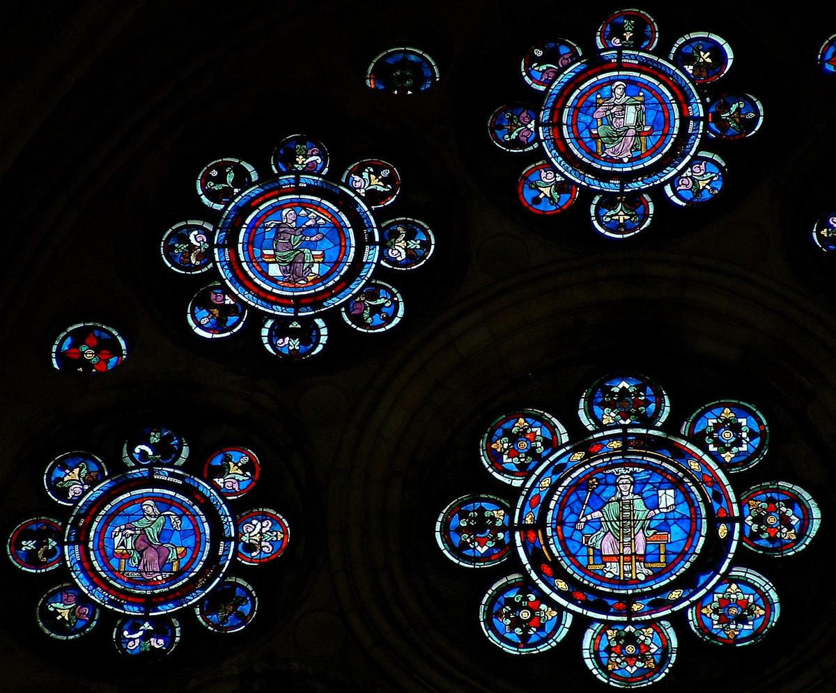 Cathédrale de Laon Choeur - Rose du transept Nord: les Arts Libéraux - A gauche, la Géométrie puis la Musique et en haut la Rhétorique