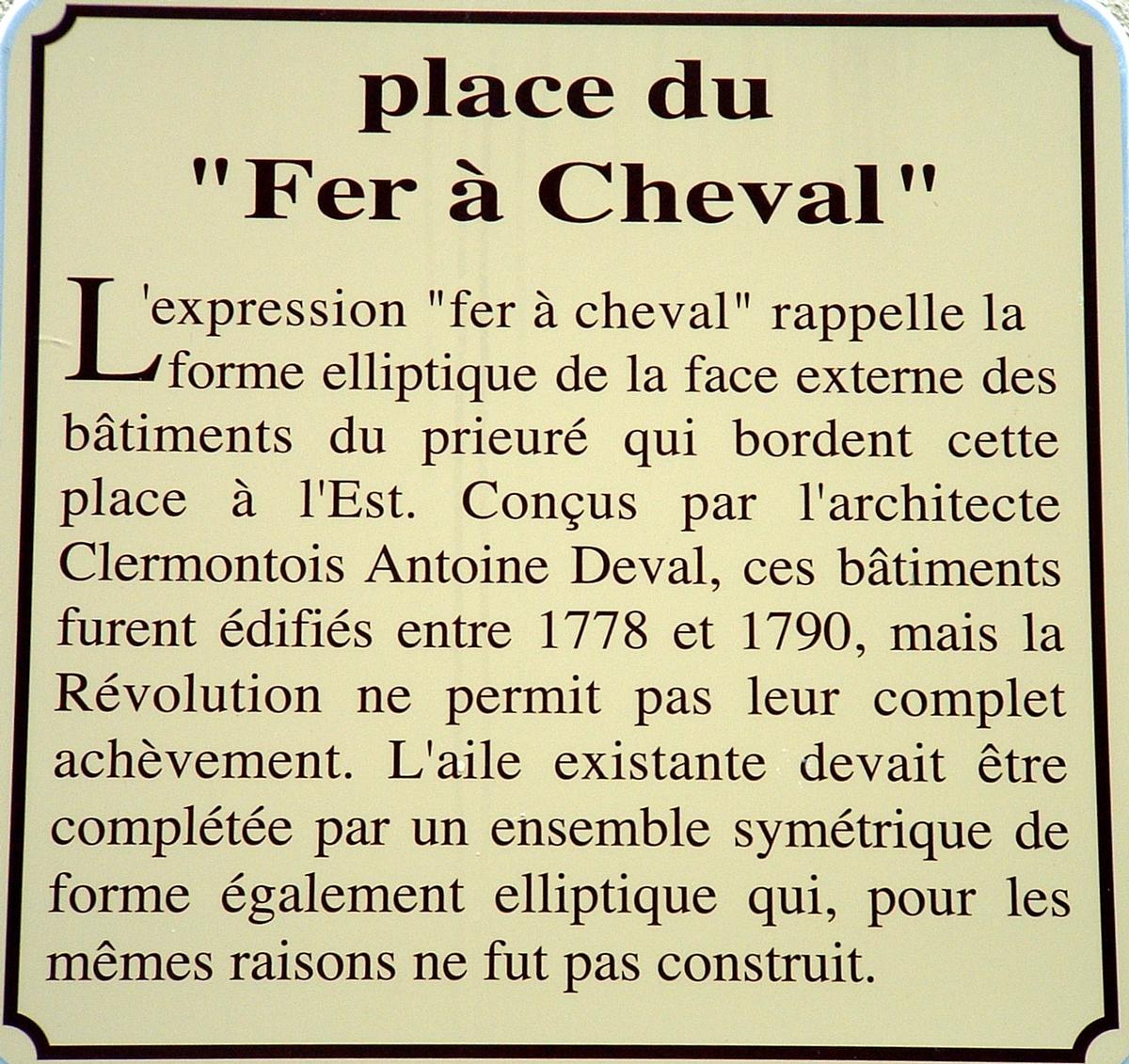 Lavoûte-Chilhac - Bâtiments du prieuré sur la place en «Fer à cheval» - Panneau d'information 