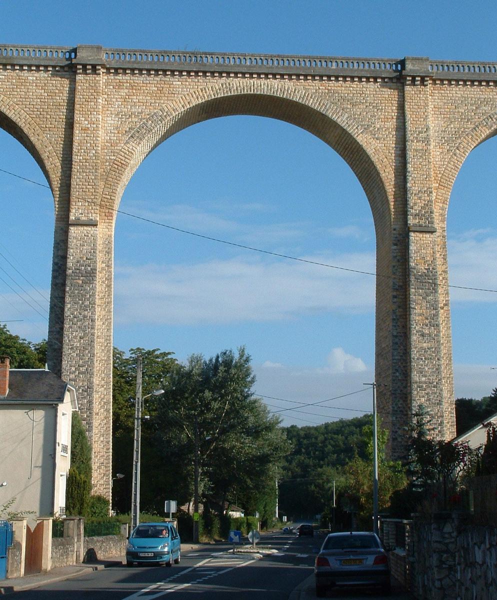 Le Blanc - Viaduc du Blanc - Une arche au-dessus de la départementale 