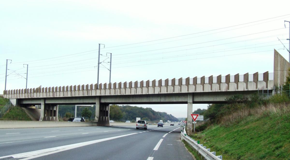 TGV Atlantik - Brücke über die A 10 
