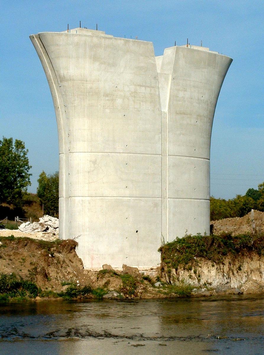 LGV Est-Européenne - Viaduc de la Meuse - Une pile au bord de la Meuse 