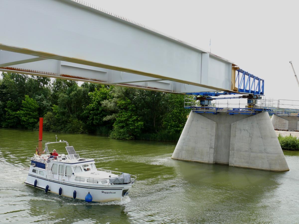 LGV Rhin-Rhône - Viaduc de la Saône - Franchissement de la Saône au-dessus des bateaux de plaisance 