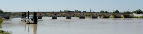 Pont sur la Dordogne à Libourne 