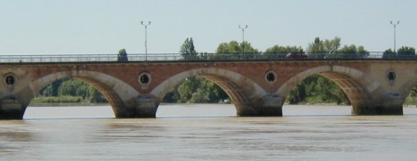 Dordogne-Brücke in Libourne 