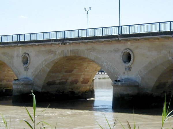 Pont sur la Dordogne à Libourne 