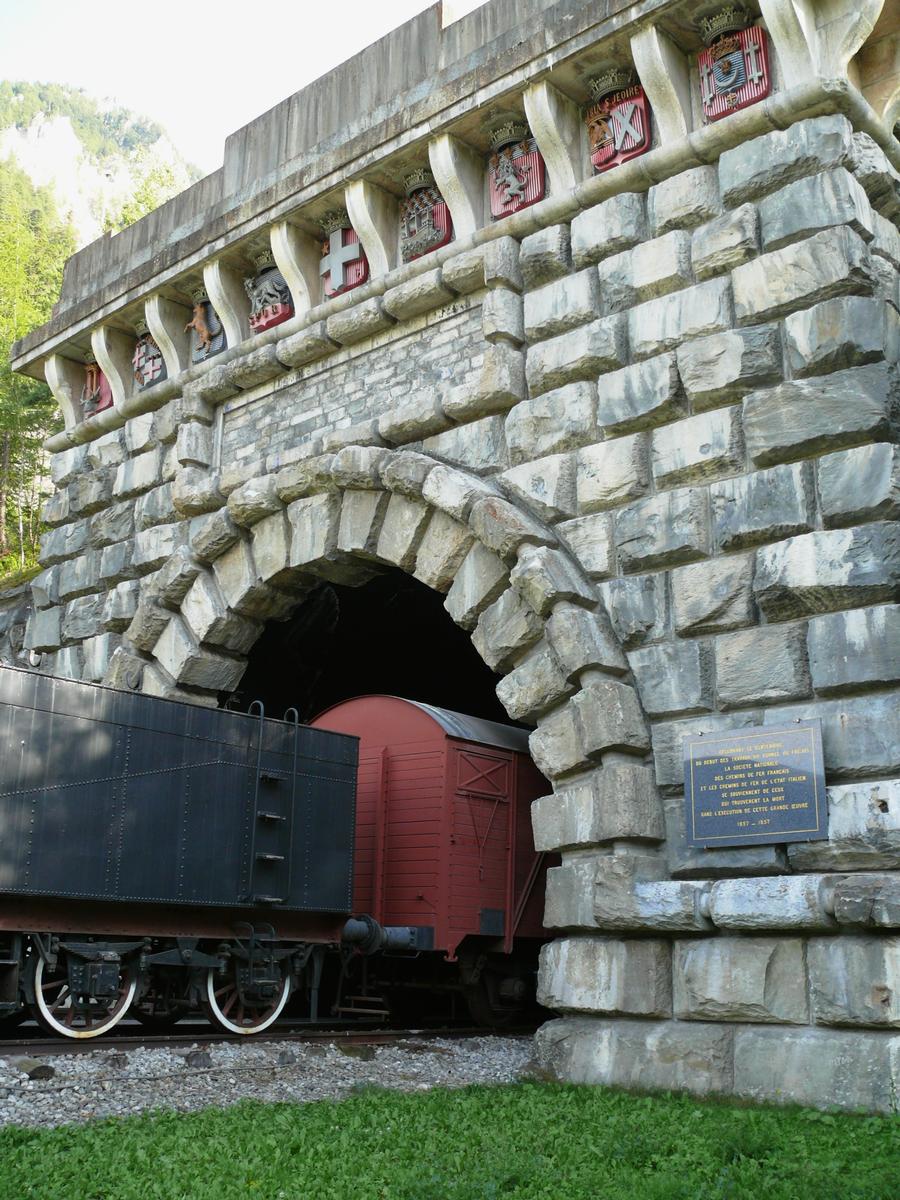 Ligne de chemin de fer Culoz-Modane-Bardonnèche - Tunnel du Mont-Cenis - L'ancienne entrée monumentale du tunnel ferroviaire côté Modane 