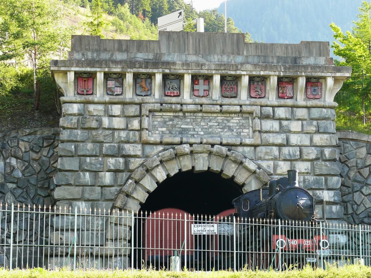 Ligne de chemin de fer Culoz-Modane-Bardonnèche - Tunnel du Mont-Cenis - L'ancienne entrée monumentale du tunnel ferroviaire côté Modane 
