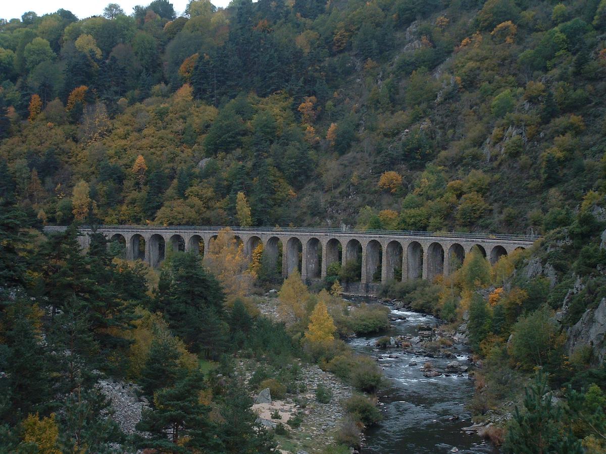 Ligne des Cévennes - Entre Jonchères et Chapeauroux, le viaduc de Condres juste à l'extrémité du tunnel de Condres 