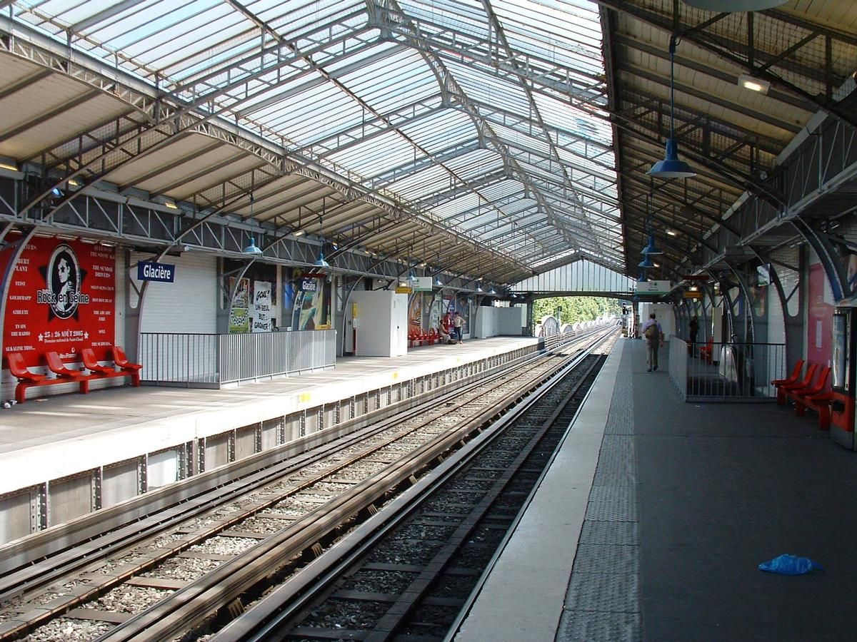 Paris 13ème arrondissement - Station Glacière (ligne n°6 du Métro) 