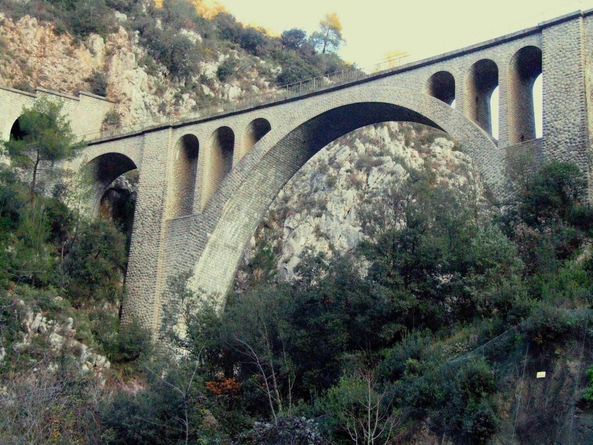 Dans les gorges du Paillon - Viaduc de l'Erbossiera 