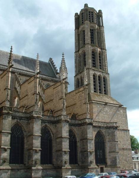 Cathédrale Saint-Etienne, Limoges.Tour du porche et nef 