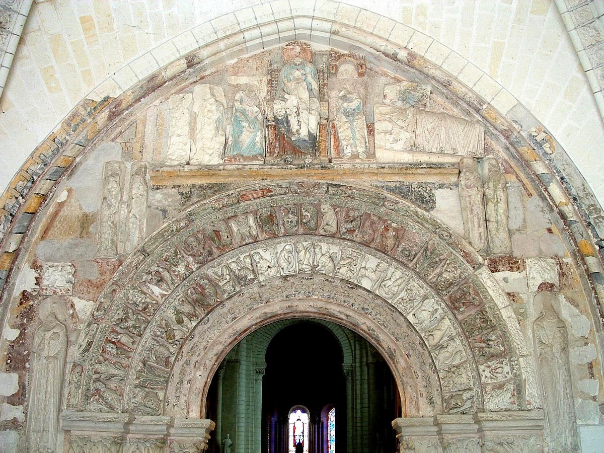 Loches - Eglise Saint-Ours - Tympan du portail 