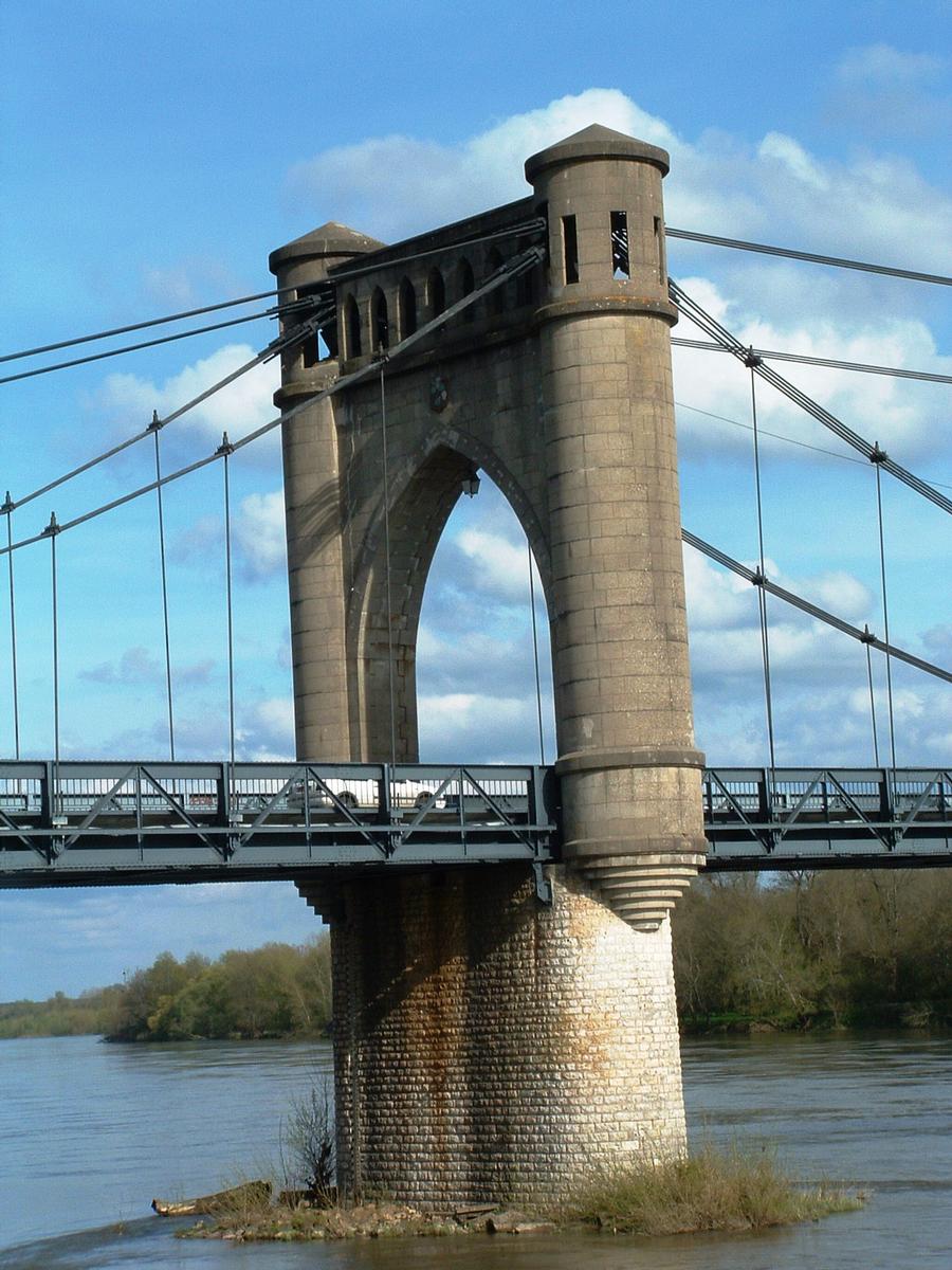 Pont de Langeais - Un pylône 