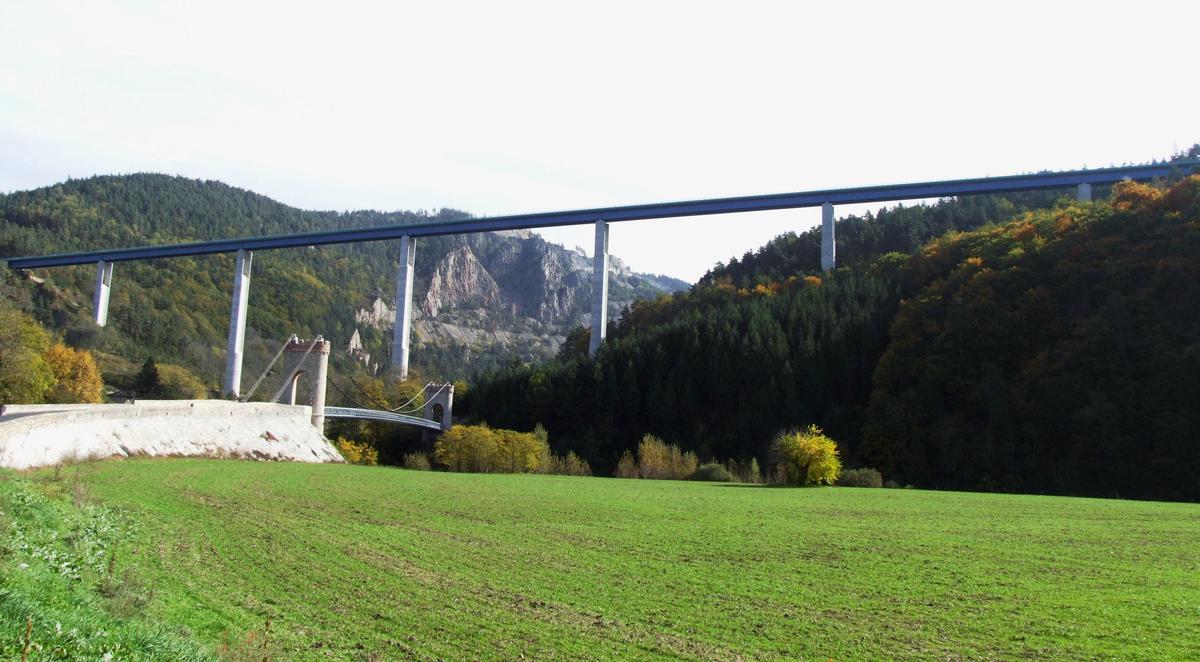 Viaduc du Lignon - Le pont de Confolent avec le viaduc du Lignon 