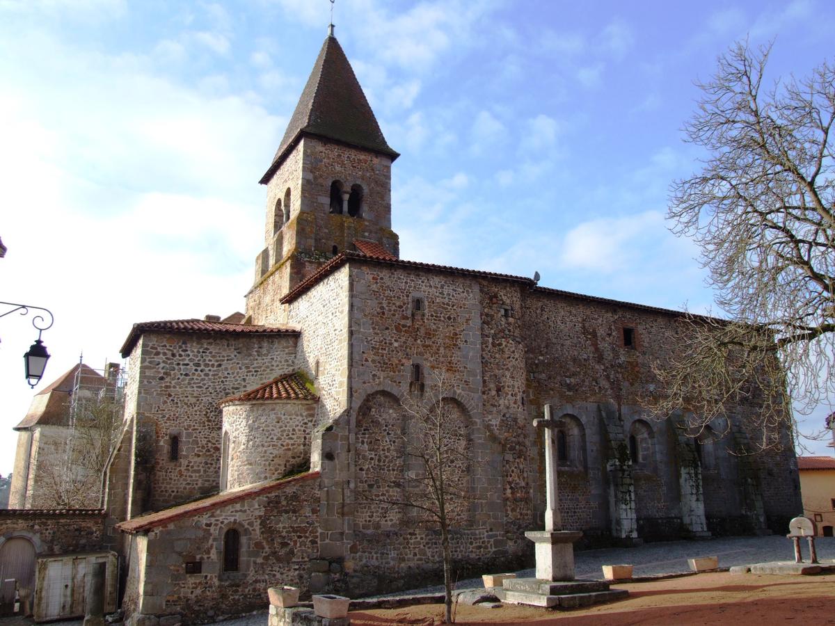 Pommiers - Prieuré Saint-Pierre - Ensemble de l'église prieurale Saint-Pierre 