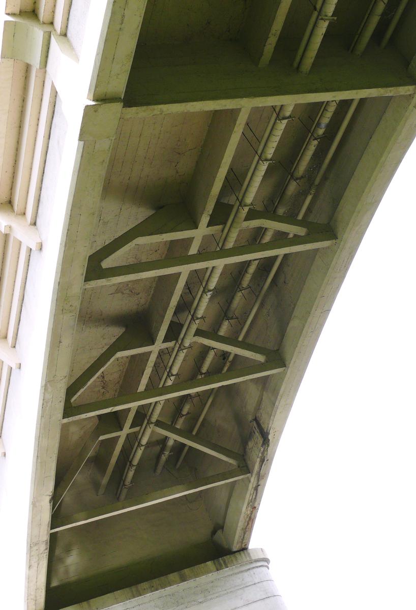 Veauche - Le Pont - Raidisseurs entre les deux poutres du tablier 
