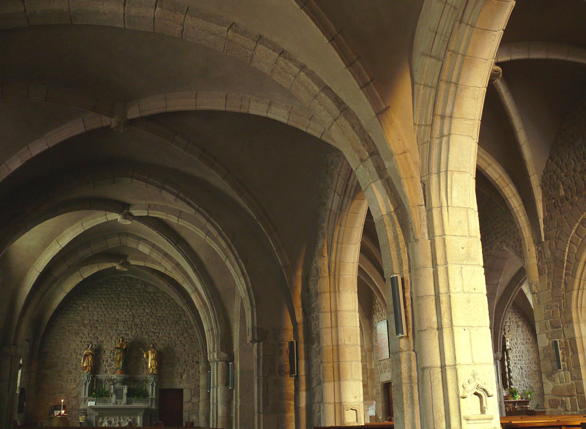 Usson-en-Forez - Eglise Saint-Symphorien - Bas-côté 