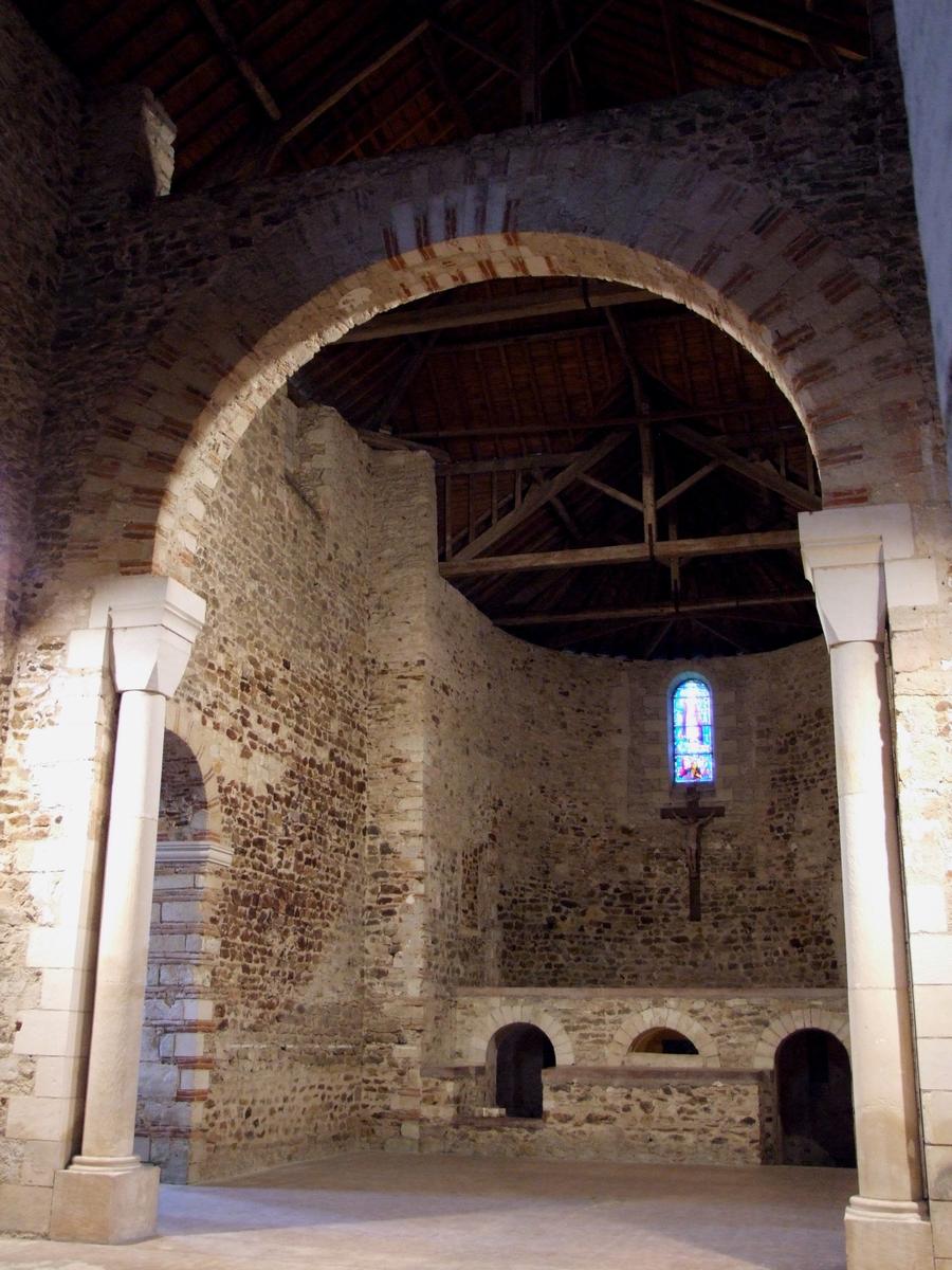 Saint-Philibert-de-Grand-Lieu - Abbatiale Saint-Philibert - Choeur et la confession renfermant le sarcophage de saint Filibert (ou Philibert) 