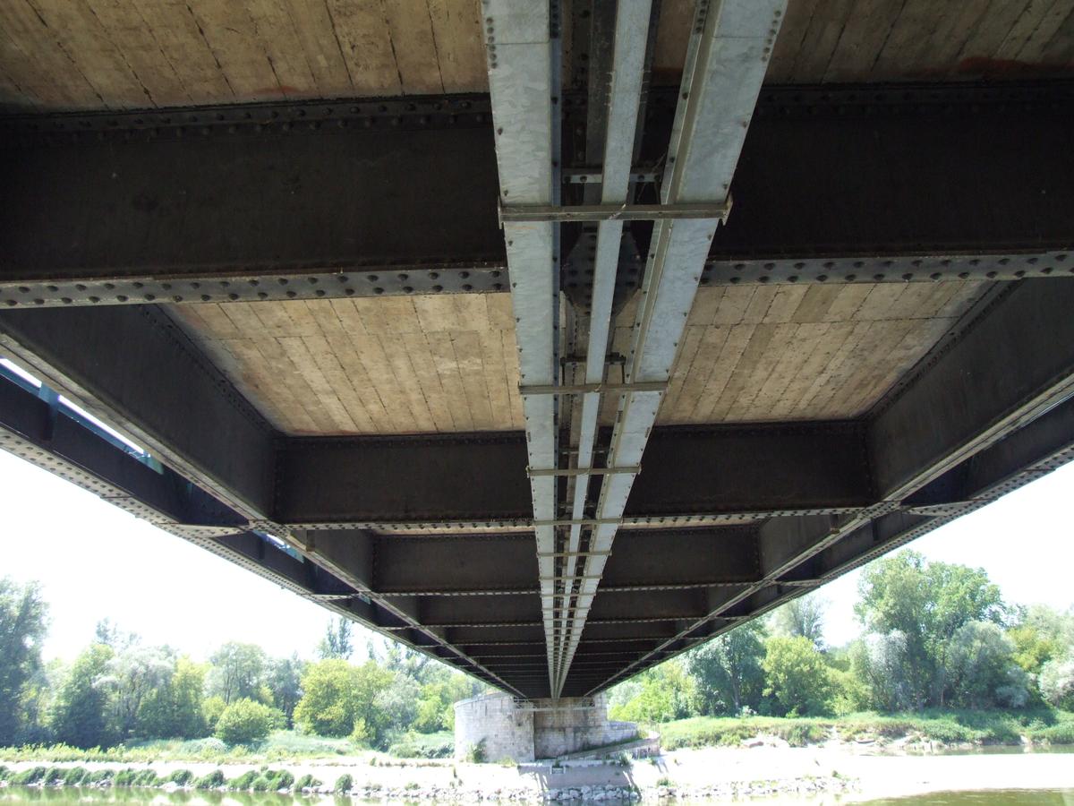 Pont suspendu de Châtillon-sur-Loire - Sous-face du tablier 