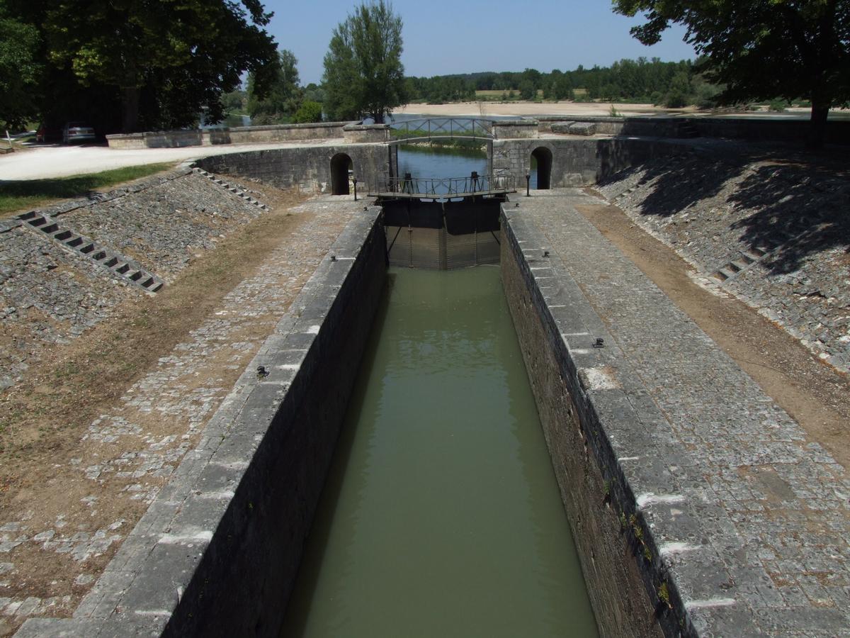 Canal latéral à la Loire - Châtillon-sur-Loire - Ecluse de Mantelot - Le sas et la porte aval 